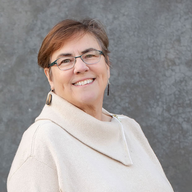 Headshot Carolyn Januik